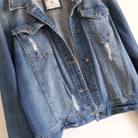 🌿JEAN JACKET🌿 - Picture 2 of 6